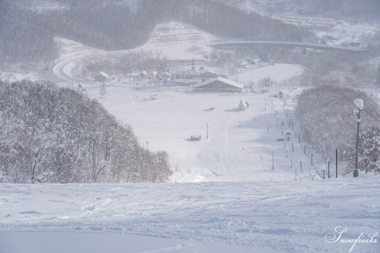 かもい岳国際スキー場 あの突然の閉鎖から2シーズンぶりにリフト営業再開。パウダースノーの宝庫『かもい岳』復活の冬！